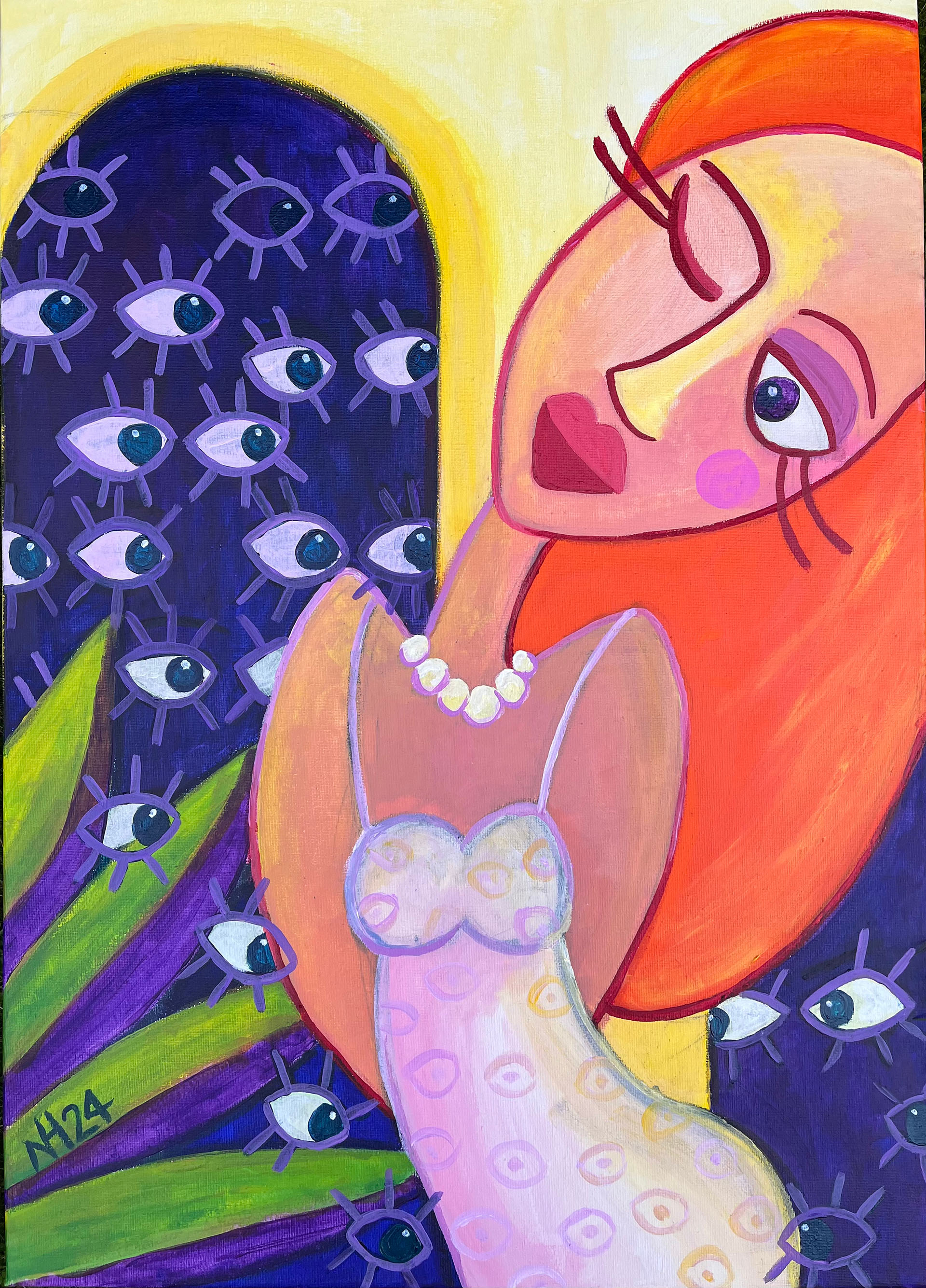 junge Frau mit roten Haaren vor agyptischen Nachhimmel